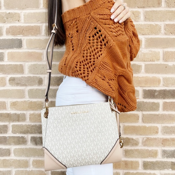Michael Kors Handbags - LMichael Kors Large Crossbody Vanilla pink